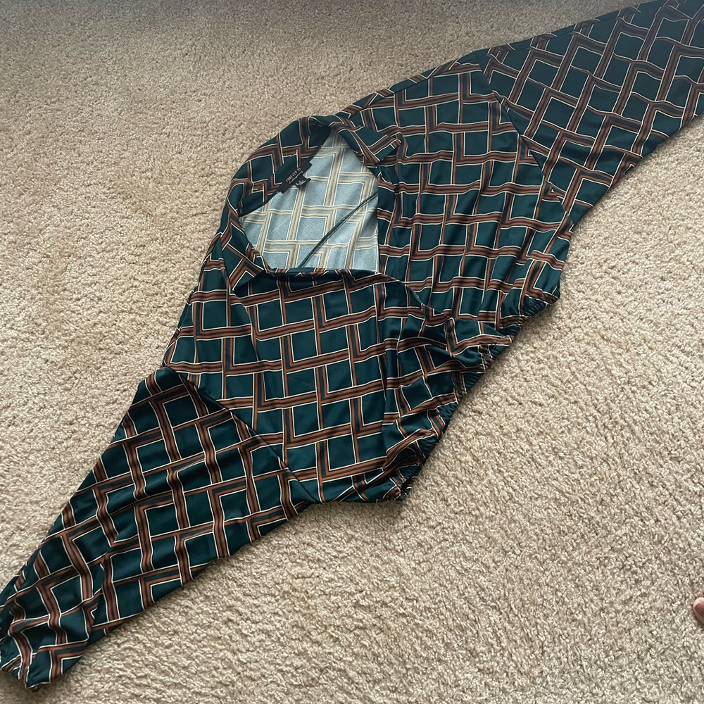 Forever 21 XL Collard Crop Blouse